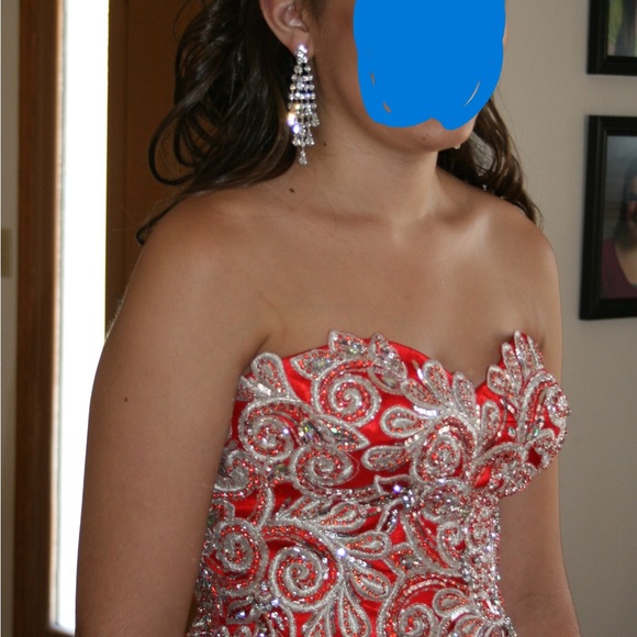 Tony Bowls Like New Beutiful Red Prom Dress, Size 2 - Picture 12 of 16